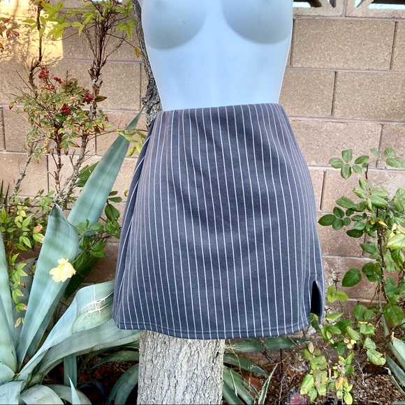 SO Gray Pin Stripe Pencil Slit Mini Skirt - Picture 6 of 6